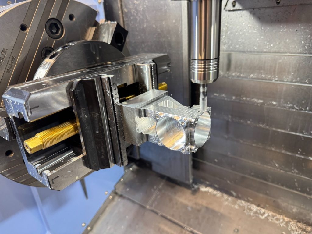 CNC-maskinering av kundetilpasset komponent hos Scanco